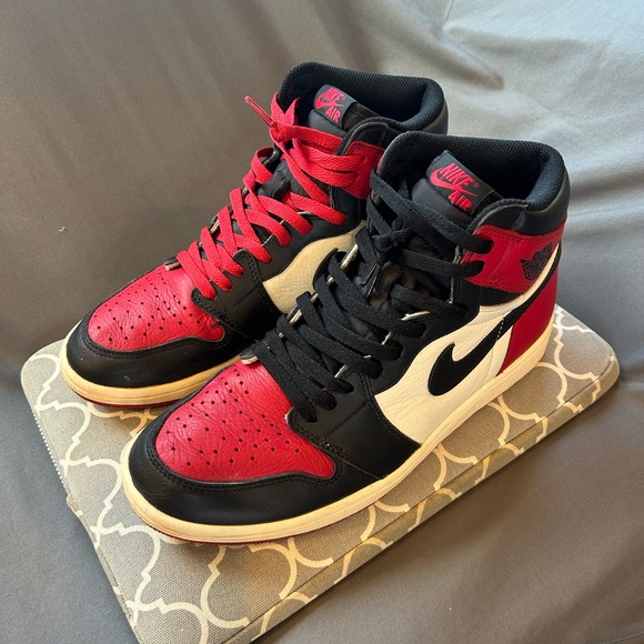 Air Jordan 1 Retro High OG 'Bred Toe' - Picture 2 of 12
